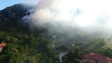 ПОЖАР НАД КАРЛОВО - Горят 100 дка гори в труднодостъпен район над Карлово (ВИДЕО) - Videoclip.bg