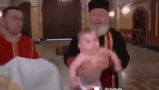 Поп кръщава бебе (смях) - Videoclip.bg