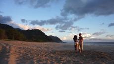 Evelyn Magyari & Jonathan Troupe -  Honolulu Hawaii - Videoclip.bg