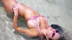 Kate Upton Tips On Picking The Perfect Swimsuit - CANDIDS - Sports Illustrated Swimsuit.MKV - Videoclip.bg