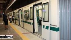 Кошмар на метростанция "Васил Левски"! Човек скочи на релсите - Videoclip.bg