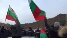 Цяла България е на протест! Протестиращи блокираха и Е-79 край Благоеврград - Videoclip.bg