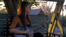 Učiteljice - NA USNAMA (Official 4K Video) - Videoclip.bg