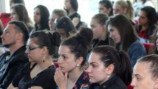 8-ми декември е - Честит празник на всички студенти! Историята за празника - Videoclip.bg