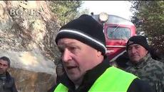Пътнически влак удари скала и дерайлира на линията Септември-Добринище - Videoclip.bg