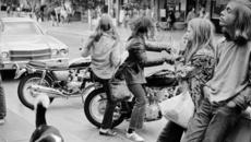 За либералите и затворените кръгове - On Frenemy Liberals and Closed Circles - Videoclip.bg