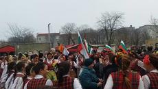 Празнично  хоро в Бургас - Videoclip.bg