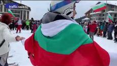 Като за Гинес: Масово спускане със знамена в Пампорово - Videoclip.bg