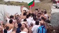 Стефан Гаджов извади кръста в Пловдив 2019 г. - Йордановден в Пловдив - Videoclip.bg