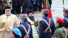 Вижте как Българският Патриарх освети бойните знамена на армията на Йордановден 2019 - Videoclip.bg