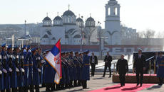 Сърбия посрещна Владимир Путин с почести! Путин получи кученце като подарък от сръбския си колега - Videoclip.bg