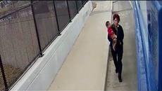 Ако всеки човек...направи добрина!!! Unattended baby rescued by bus driver in the U.S. - Videoclip.bg