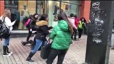 Закопчаха 9 момичета за организиран побой пред МОЛ в София - Videoclip.bg