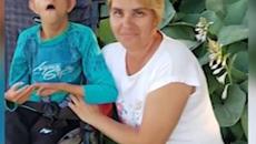 Храна или смърт! Вижте борбата на една майка за живота на детето си - Videoclip.bg