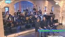 „Σήκω χόρεψε κουκλί μου“ - Videoclip.bg