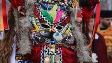 Над 7500 участници дефилират на 28-ия международен фестивал „Сурва“ - Videoclip.bg