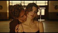 Iyeoka - Simply Falling - Videoclip.bg