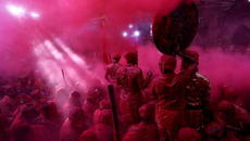 Празник на цветовете Холи Holi festival 2019 होली महोत्सव Google Doodle - Videoclip.bg