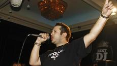 Лекарите се борят за живота на вокалиста на Gravity Co Явор Захариев - Videoclip.bg