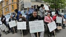 Хората с увреждания протестират срещу текстове в Закона за личната помощ - Videoclip.bg