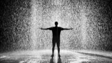Gregg Giarelis - Raindrops On My Window - Videoclip.bg