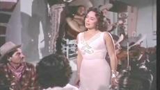 “Siempre hace frío“ – Flor  Silvestre - Videoclip.bg