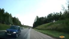 Компилация разминаване на косъм - Monthly Fails - Videoclip.bg