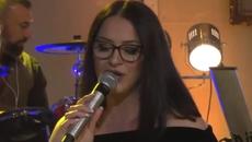 ✍️ Aneta i Grupa Molika - Rodila se devojcica (LIVE Quarantine Show) - Videoclip.bg