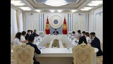 ПРЕЗИДЕНТ Сооронбай Жээнбеков  ЫКТЫЯРЧЫЛАР (волонтер) менен ЖОЛУКТУ - Videoclip.bg