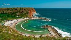 Слънчева красота от България! Къде е най-красивият залив в Света - Плажът Болата!! - Videoclip.bg