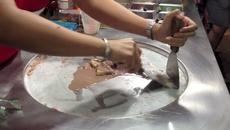 Как се прави сладолед в Тайланд (видео) - Videoclip.bg