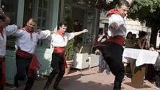 Най-Страхотното Сиртаки ~ Вижте как празнуват в Гърция!!! Gerasimos Andreatos - Apoklhros - Videoclip.bg