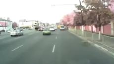 SUV преминава в насрещното движение .. - Videoclip.bg