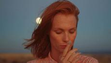Belinda Carlisle  ft Joan Kolova   ★  La Luna - Videoclip.bg