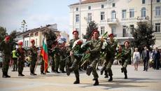 Русе отбелязва Деня на Съединението на България с поднасяне на венци и цветя - Videoclip.bg