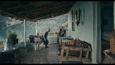 Kıney, Koca Nene'yi Ziyarete Geldi - Memleket Filmi - Videoclip.bg