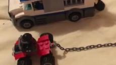 Ревю на Лего 60043 Prisoner Transporter - Videoclip.bg