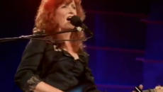 Bonnie Raitt - Burning Down The House - Remastered HD - Live - Превод - Videoclip.bg