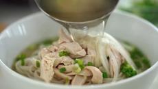 Супа Фъ по Виетнамски - Vietnamese Chicken Pho - Marion's Kitchen - Videoclip.bg