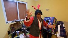 МЕЧО И МАРУЛКА РАЗДАВАТ ПОДАРЪЦИ ЗА КОЛЕДА - Светът на Ванката - Videoclip.bg