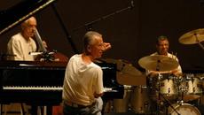 Keith Jarrett Trio - Someday My Prince Will Come - LIVE (1985) - Videoclip.bg
