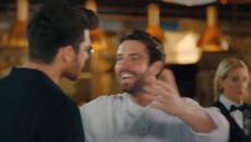 Restoranda Düşman Çatlatan Gelişmeler - Bay Yanlış - Videoclip.bg