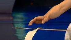 Баланс с перо - Videoclip.bg