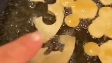 Chilaquiles verdes de Mickey Mouse - Videoclip.bg