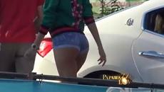 Сорая и секси приятелка шокираха с голи дупета - Videoclip.bg