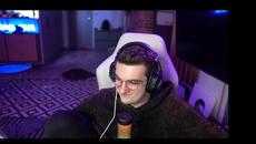 Эвелон Слушает Ремикс на Полный Бак от Шадоурейза - Videoclip.bg