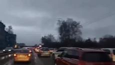 Под Вой от Сирени за война - Колони от автомобили на изходите на Киев 24.02.2022 - Videoclip.bg