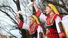 На Светла сряда се изпълняват обичаи за плодородие - Третият ден след Великден се нарича Светла сряда - Videoclip.bg