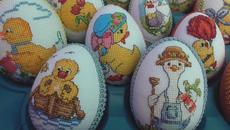 Жена от Видин бродира яйца за Великден - Videoclip.bg