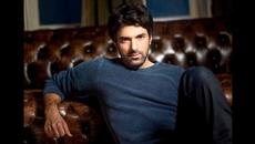 Buenas noticias acercando a ENGIN AKYÜREK y HANDE ERÇEL - Videoclip.bg